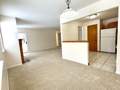 Tiny photo for 2400 Mallow Court #Z1, Schaumburg, IL 60194 (MLS # 12552330)