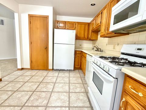 Tiny photo for 2400 Mallow Court #Z1, Schaumburg, IL 60194 (MLS # 12552330)
