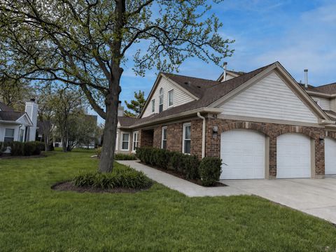 Photo of 43 Willow Parkway, Buffalo Grove, IL 60089 (MLS # 12628676)