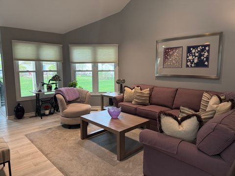 Tiny photo for 43 Willow Parkway, Buffalo Grove, IL 60089 (MLS # 12628676)