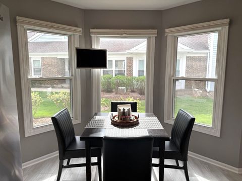 Tiny photo for 43 Willow Parkway, Buffalo Grove, IL 60089 (MLS # 12628676)