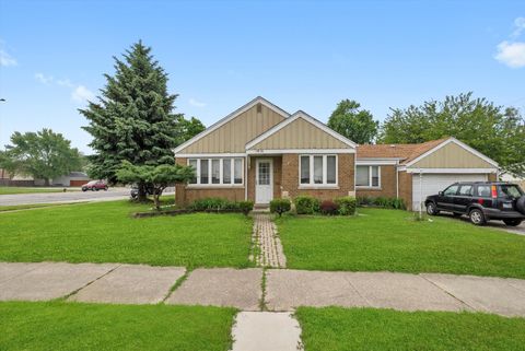 Photo of 10828 S PULASKI Road, Oak Lawn, IL 60453 (MLS # 12379972)