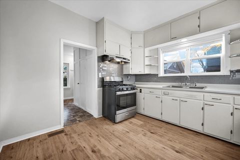 Tiny photo for 610 Scott Street, Bloomington, IL 61701 (MLS # 12514496)