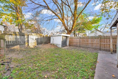 Tiny photo for 610 Scott Street, Bloomington, IL 61701 (MLS # 12514496)