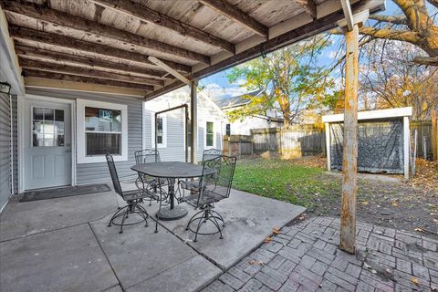 Tiny photo for 610 Scott Street, Bloomington, IL 61701 (MLS # 12514496)