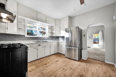 Tiny photo for 610 Scott Street, Bloomington, IL 61701 (MLS # 12514496)