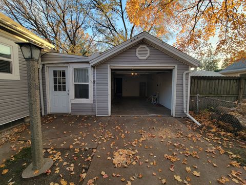 Tiny photo for 610 Scott Street, Bloomington, IL 61701 (MLS # 12514496)