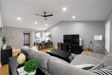 Tiny photo for 1587 Brookside Drive, Hoffman Estates, IL 60169 (MLS # 12558990)