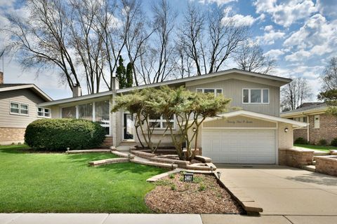 2407 E Sherwood Road Arlington Heights IL 60004