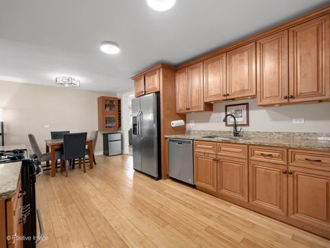 Tiny photo for 350 Shawnee Drive, Carol Stream, IL 60188 (MLS # 12600252)