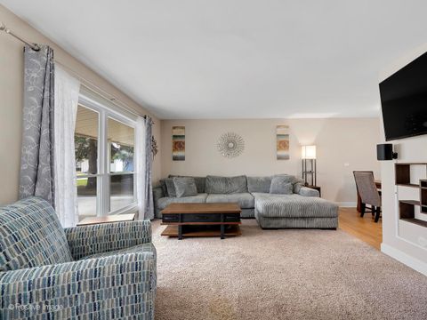 Tiny photo for 350 Shawnee Drive, Carol Stream, IL 60188 (MLS # 12600252)