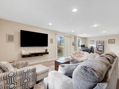 Tiny photo for 350 Shawnee Drive, Carol Stream, IL 60188 (MLS # 12600252)