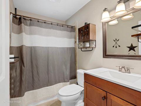 Tiny photo for 350 Shawnee Drive, Carol Stream, IL 60188 (MLS # 12600252)