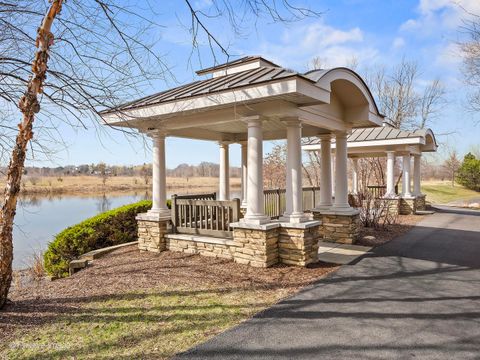 Tiny photo for 350 Shawnee Drive, Carol Stream, IL 60188 (MLS # 12600252)