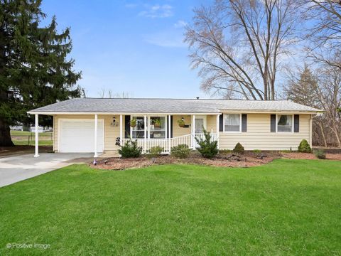 Photo of 350 Shawnee Drive, Carol Stream, IL 60188 (MLS # 12600252)
