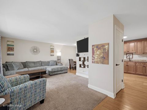 Tiny photo for 350 Shawnee Drive, Carol Stream, IL 60188 (MLS # 12600252)