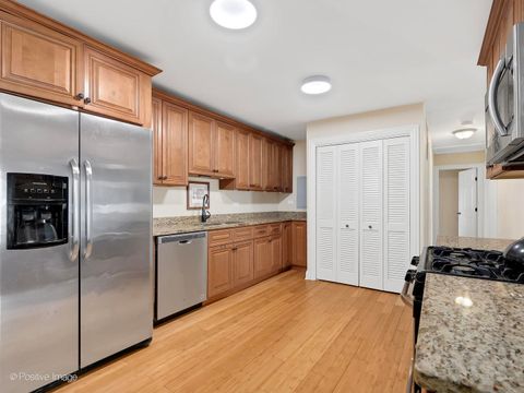 Tiny photo for 350 Shawnee Drive, Carol Stream, IL 60188 (MLS # 12600252)