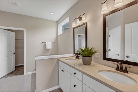 Tiny photo for 2798 Spring Circle South Cir, Lindenhurst, IL 60046 (MLS # 12495388)