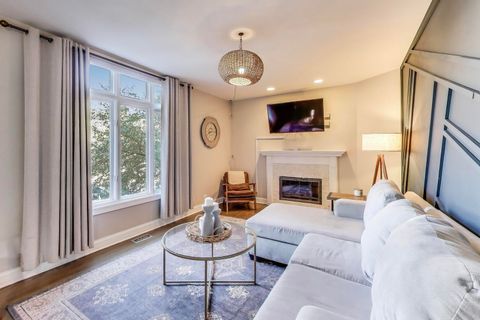 Tiny photo for 2047 N Honore Street, Chicago, IL 60614 (MLS # 12472886)