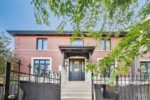 Photo of 2047 N Honore Street, Chicago, IL 60614 (MLS # 12472886)
