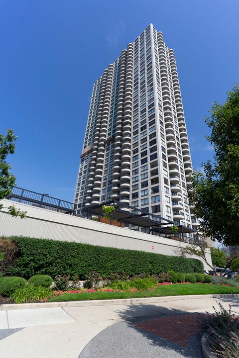 2020 N Lincoln Park West 17L Chicago IL 60614