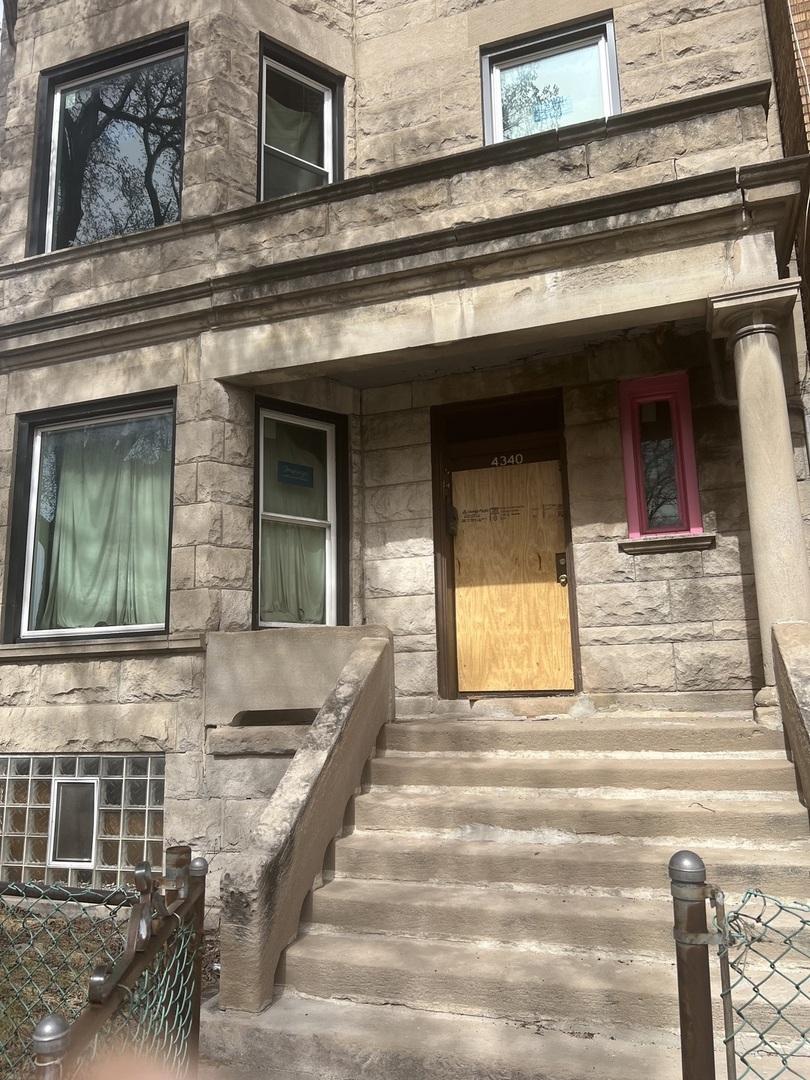 4340 W Jackson Boulevard