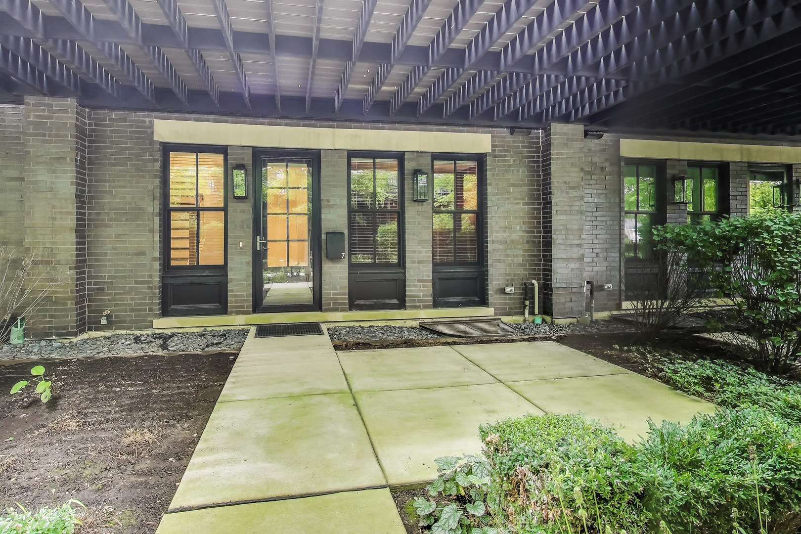 7 N Elmhurst Avenue
