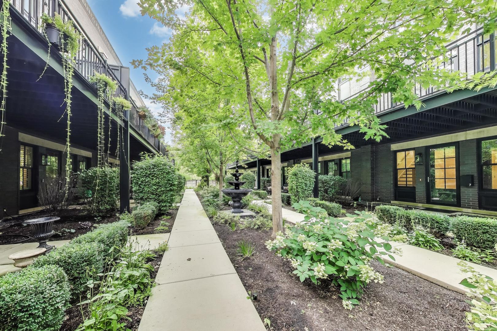 7 N Elmhurst Avenue