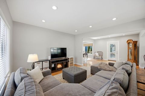 Tiny photo for 5417 Blodgett Avenue, Downers Grove, IL 60515 (MLS # 12654820)
