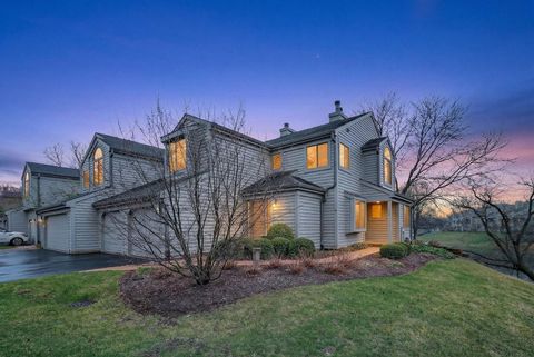 Photo of 962 Shoreline Road #898, Lake Barrington, IL 60010 (MLS # 12609926)