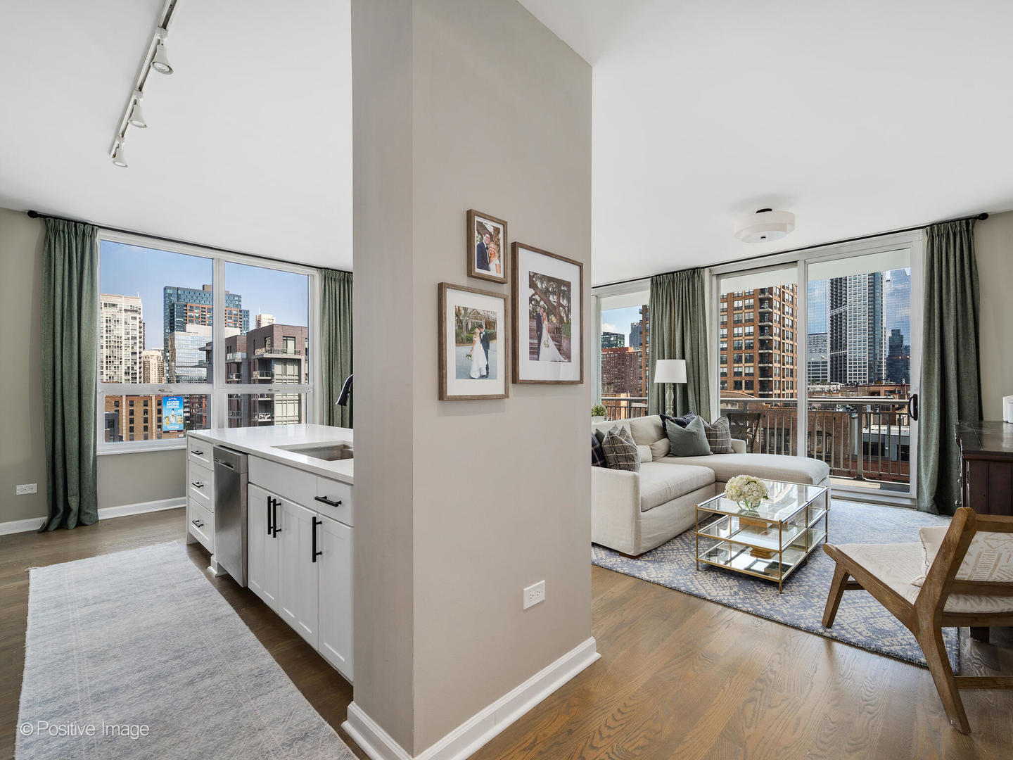 421 W Huron Street 1005