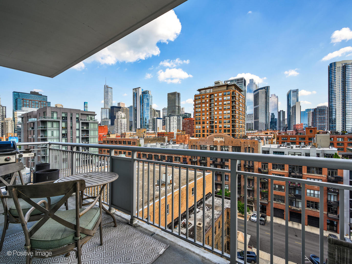 421 W Huron Street 1005