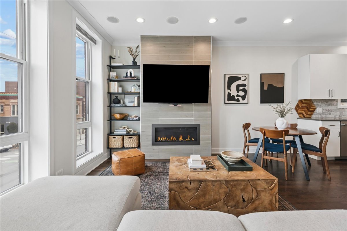 3035 W Belmont Avenue 2E