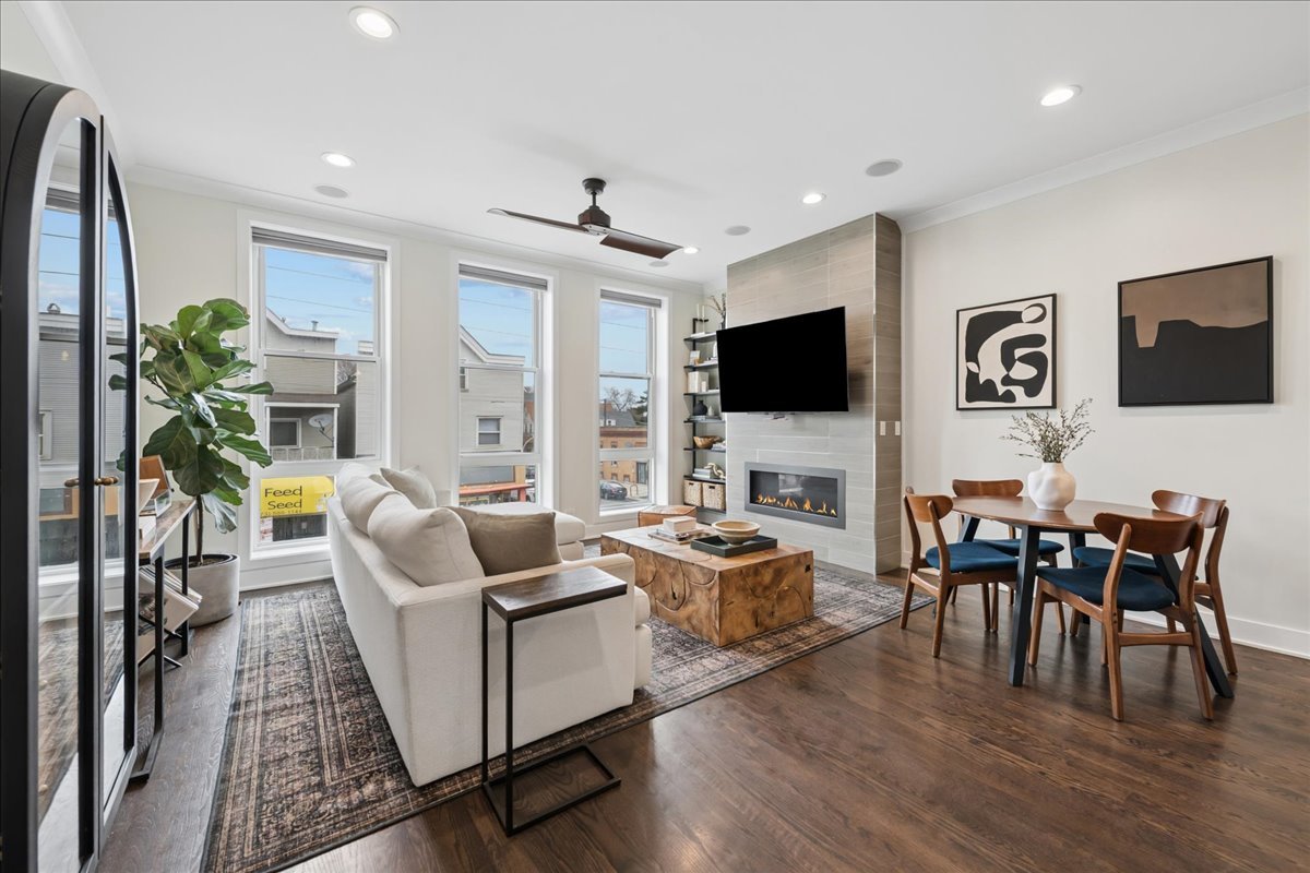 3035 W Belmont Avenue 2E