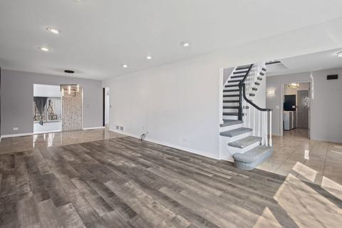 Tiny photo for 1100 Hidden Lake Drive, Buffalo Grove, IL 60089 (MLS # 12639156)