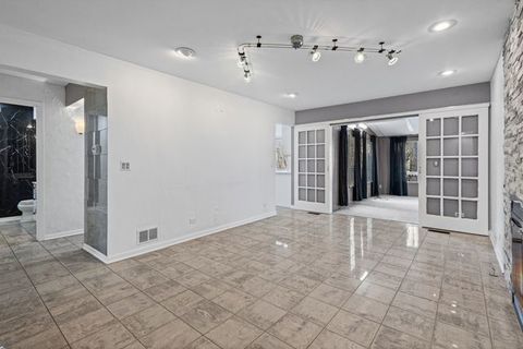 Tiny photo for 1100 Hidden Lake Drive, Buffalo Grove, IL 60089 (MLS # 12639156)