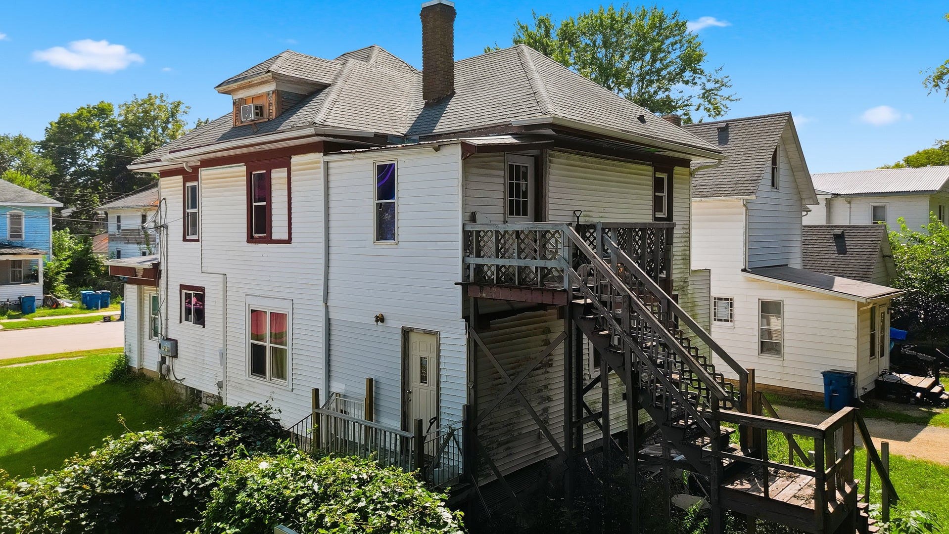 715 W 2nd