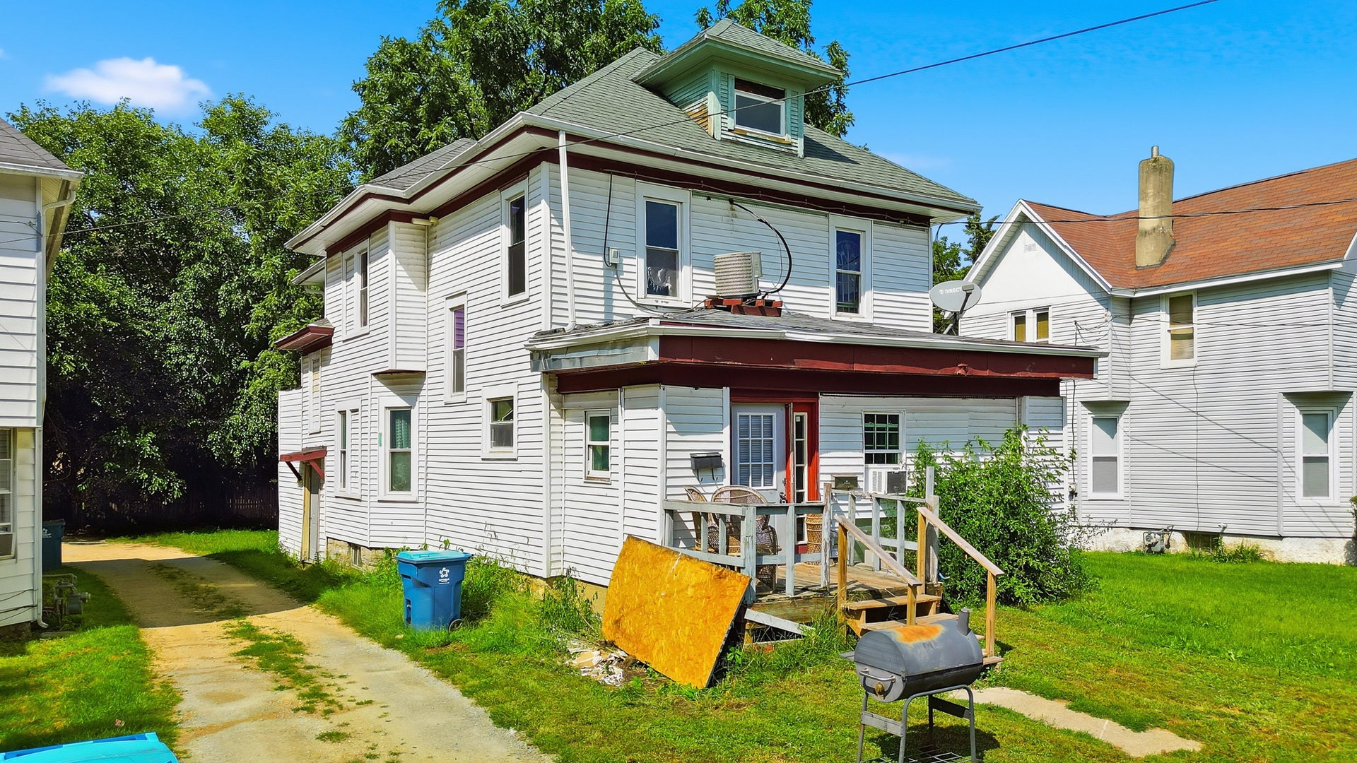 715 W 2nd