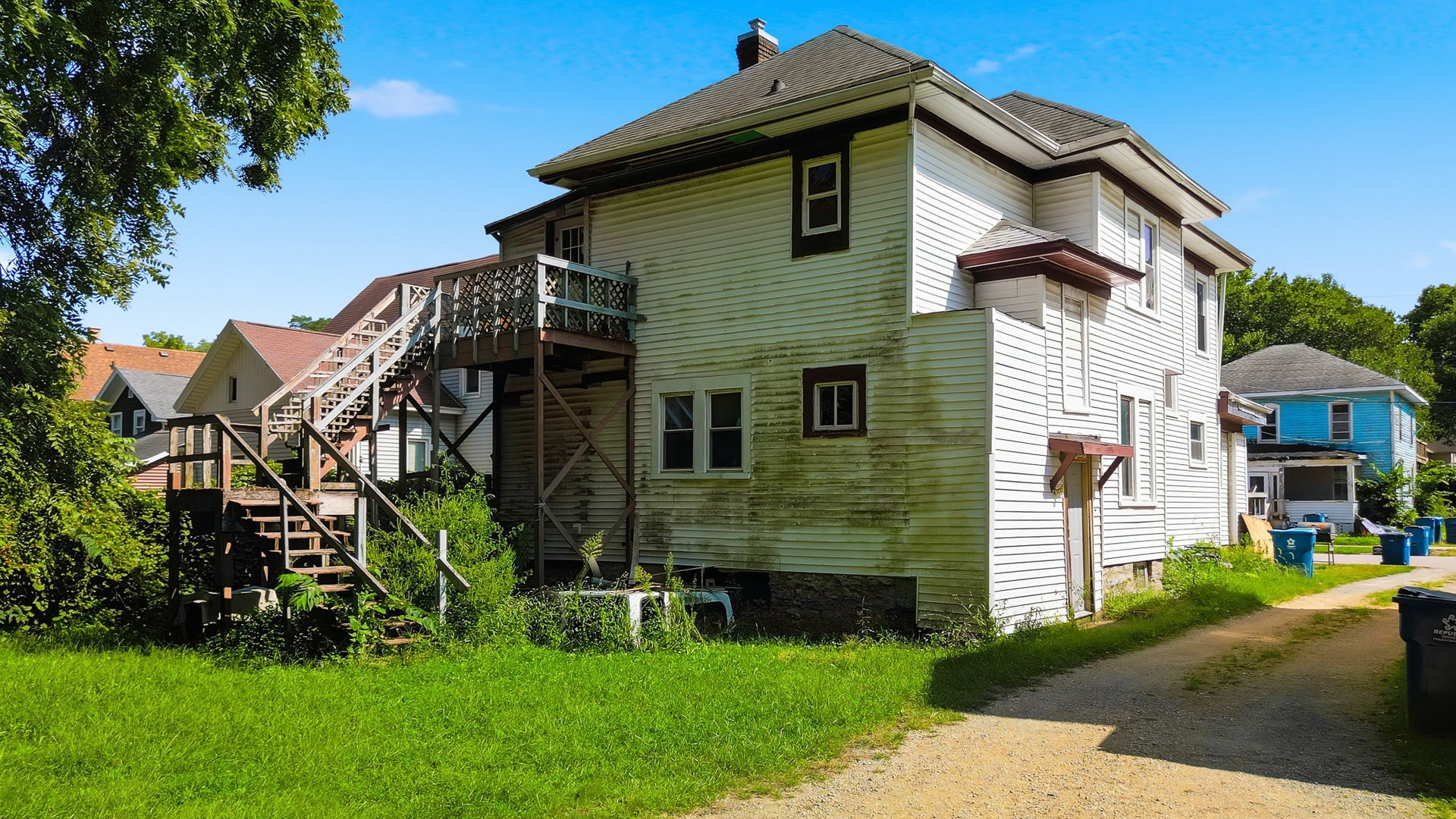 715 W 2nd