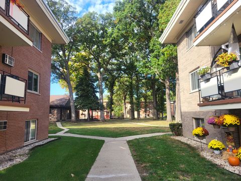 Tiny photo for 7402 W 111th Street #111, Worth, IL 60482 (MLS # 12498300)