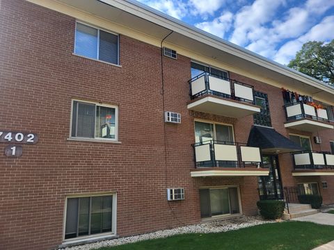 Photo of 7402 W 111th Street #111, Worth, IL 60482 (MLS # 12498300) Photo of 7402 W 111th Street #111, Worth, IL 60482 (MLS # 12498300)