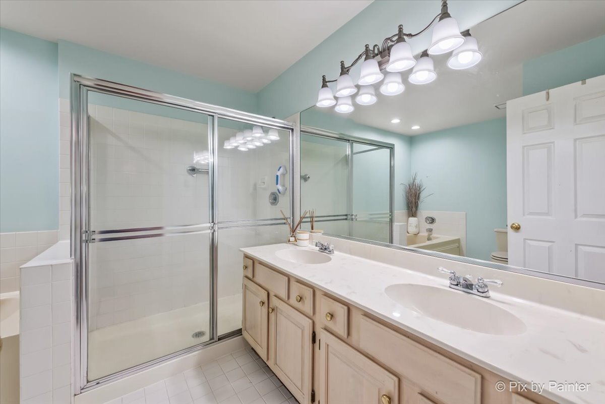 Bloomingdale, Illinois 60108, United States, 2 Bedrooms Bedrooms, ,3 BathroomsBathrooms,Residential,Active,239783