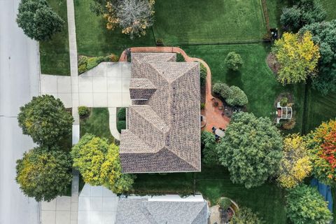 Tiny photo for 630 Thornwood Way, South Elgin, IL 60177 (MLS # 12546709)