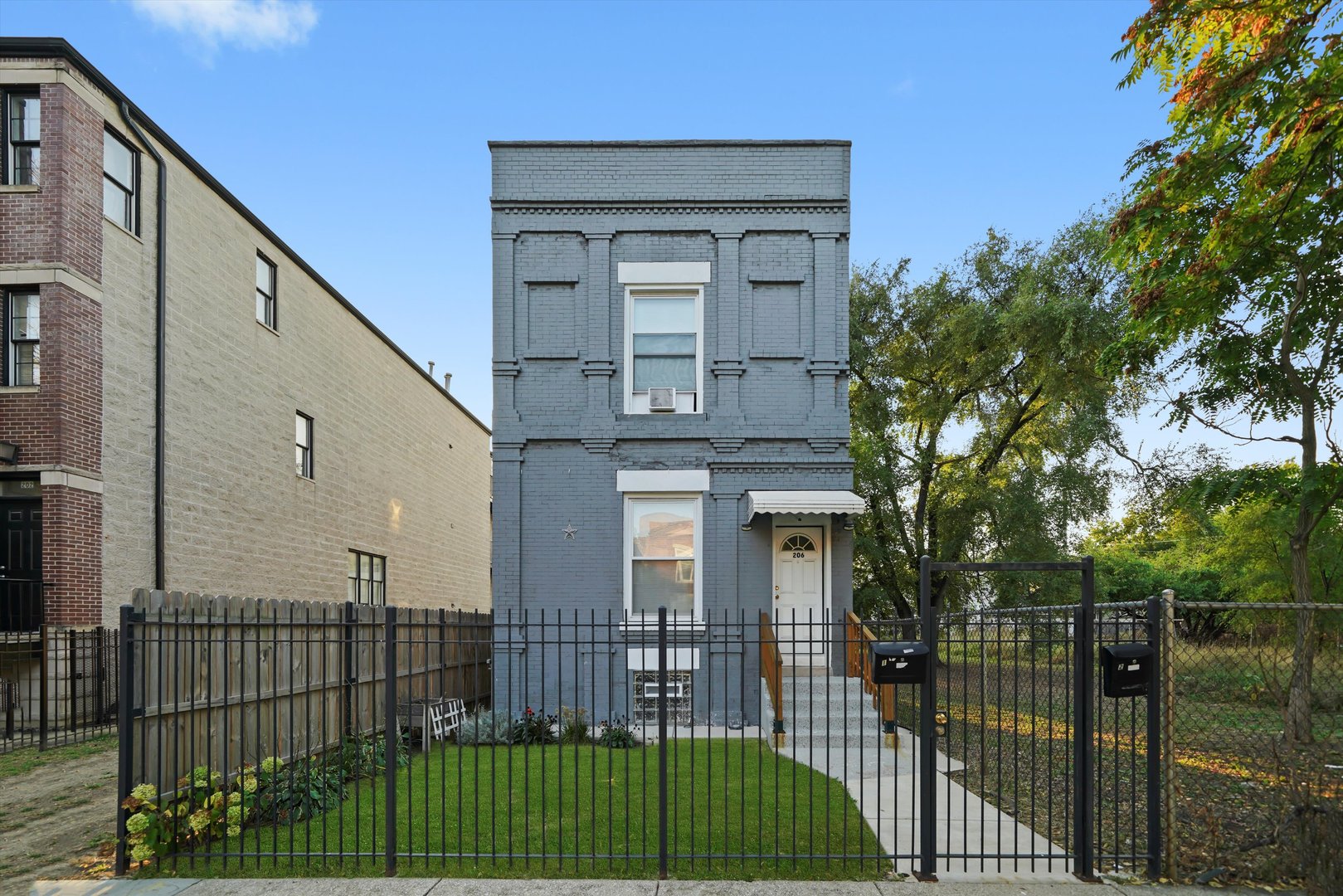 206 N La Crosse Avenue