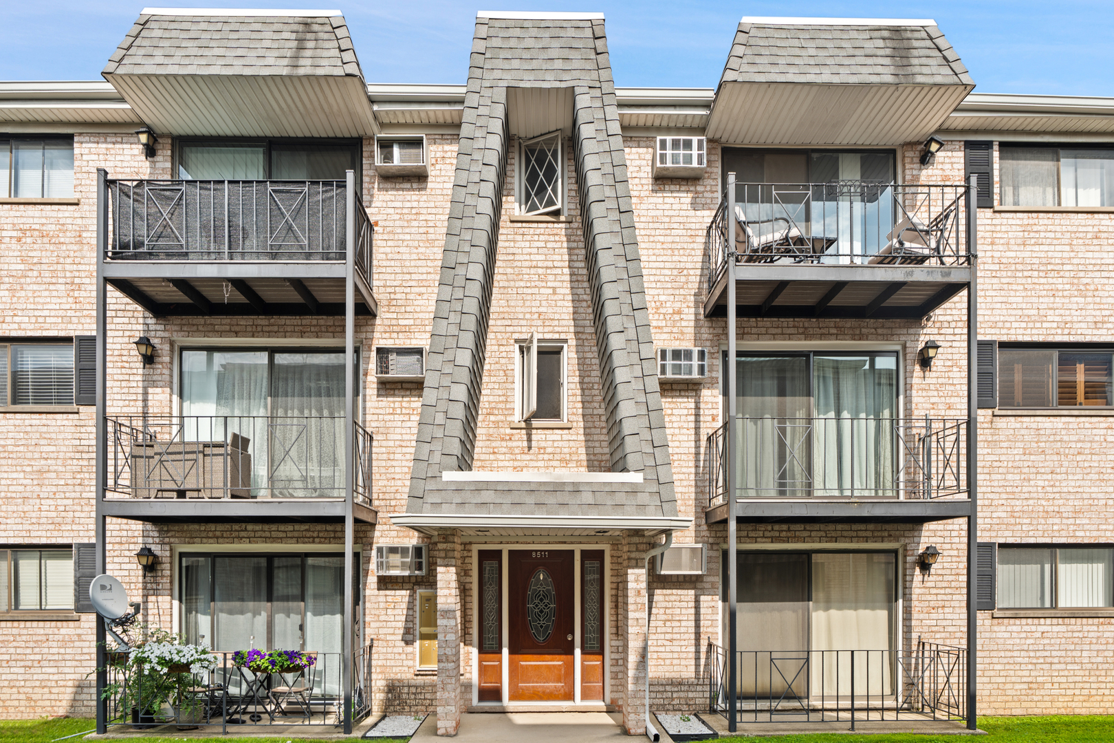 8511 W Catherine Avenue 287