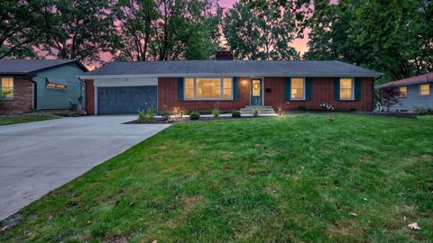 Photo of 1402 Maplewood Drive, Normal, IL 61761 (MLS # 12642730)