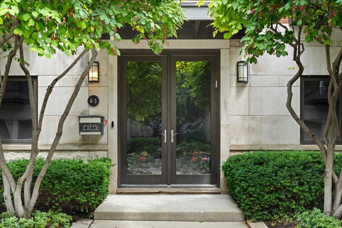 460 W Superior Street 4-5