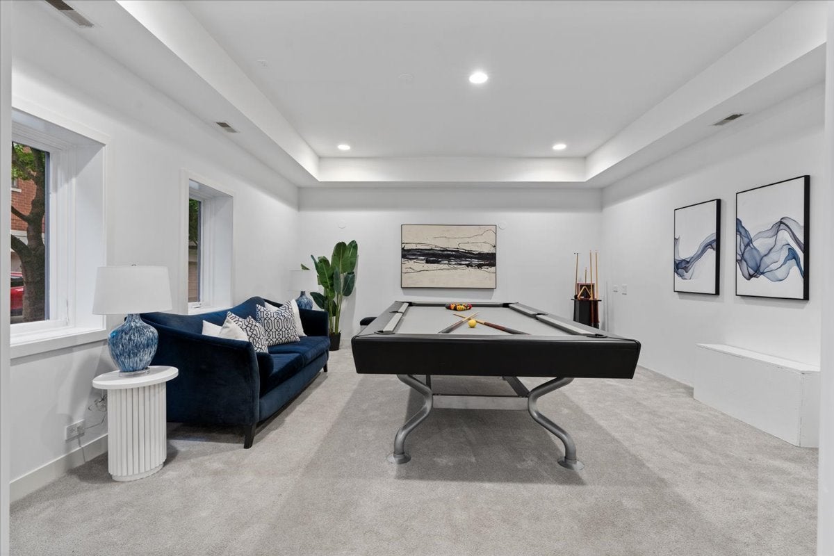 460 W Superior Street 4-5