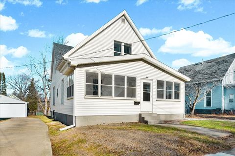 Tiny photo for 340 E Baker Street, Bloomington, IL 61701 (MLS # 12546099)