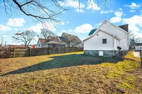 Tiny photo for 340 E Baker Street, Bloomington, IL 61701 (MLS # 12546099)